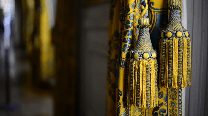 Versailles tassell