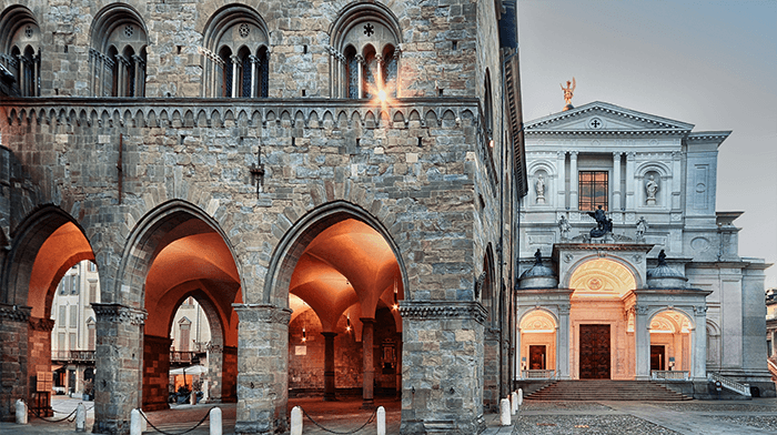 Bergamo Piazza Italy.pn