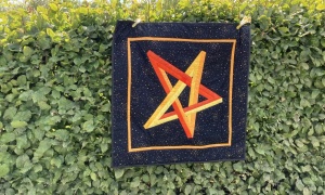 Arja Kolmer, Netherlands. 'Impossible Star' quilt made from a kit (Maaike Bakker). It was in the cupboard for more than a year! Now it is an AFO thanks to the Covid 19-lockdown.